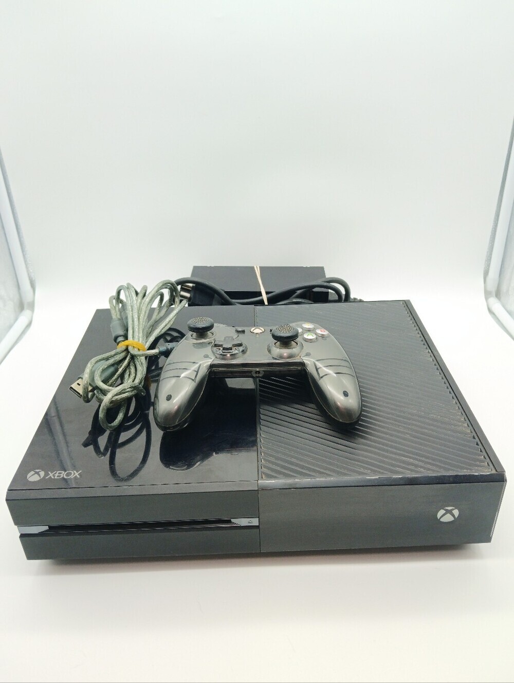 Xbox One Console 1540 Bundle in Black with Controller and Cables